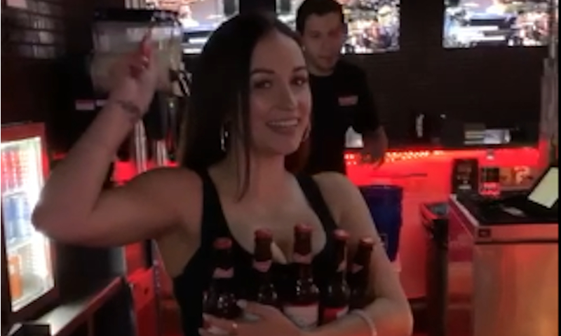 Vrouw opent bier in bizar tempo! 